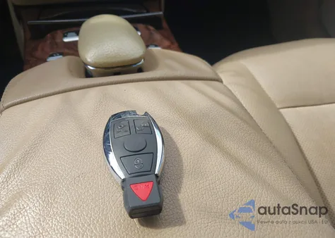 2012 Mercedes-Benz S 550 z USA, uszkodzony, nr VIN WDDNG7DB3CA466869